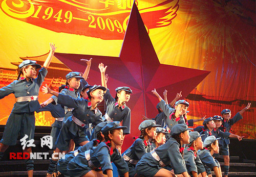 湘西龙山57万各族儿女欢庆新中国成立60周年