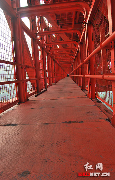 贵州坝陵河大桥:中国第一跨创山地桥梁之最(