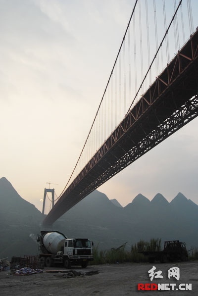 贵州坝陵河大桥:中国第一跨创山地桥梁之最(