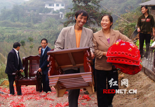 洪江区7.25洪灾房屋被毁受灾户喜迁新居