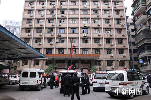 重庆女黑老大谢才萍一审被判18年罚金102万_