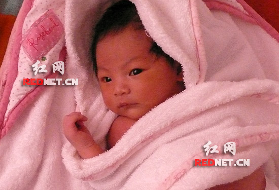 王岳伦与李湘的爱女王诗龄首次曝光