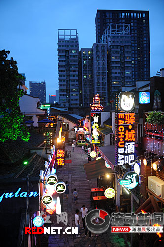 长沙化龙池清吧一条街遭遇生死劫