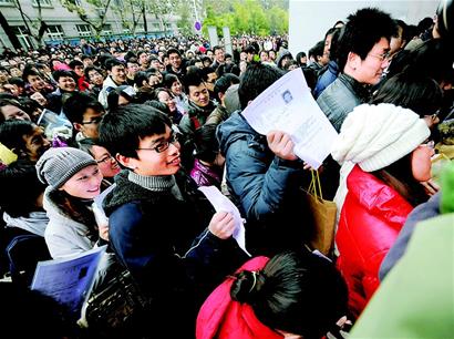 四川2.4万人参加全国公务员考试 国税最热