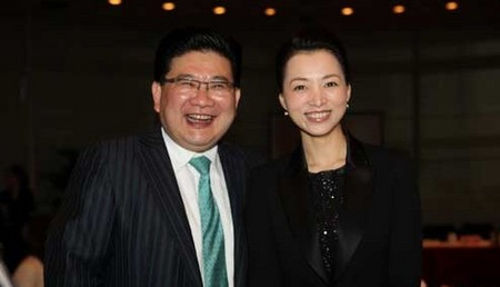 董卿手戴钻戒满脸幸福