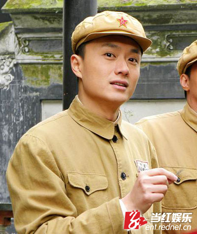 吴健《警察遇到兵》成都拍摄 新年心愿挑战自