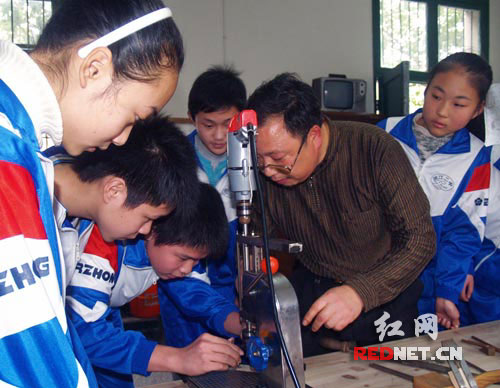 洪江区积极开展青少年科技小发明小创造活动