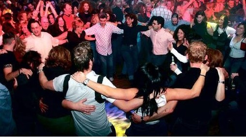 <em>男人强吻女人</em>是出于什么样的心理?_恋爱_奇飞