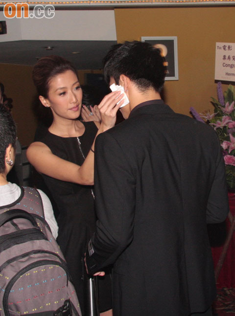 谢婷婷越恋越火辣 带谢贤支持 安志杰电影 首映