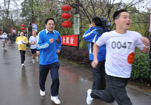 湖南国税参加庆三八百年 向绿色奔跑活动(图