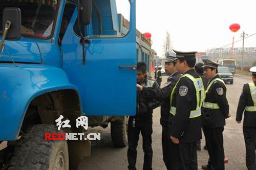 临武集中整治车辆超限超载(图)