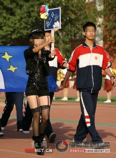 中学生穿吊带内衣图