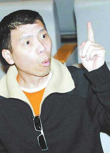 冯小刚再爆粗口+称退票制为狗屎