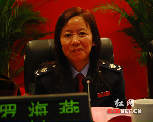 税服务厅的罗海燕