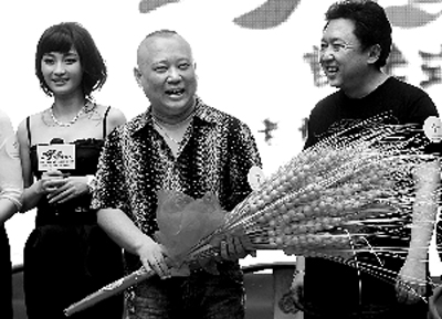 郭德纲银幕初吻遭德云社围观 票房超50于谦裸