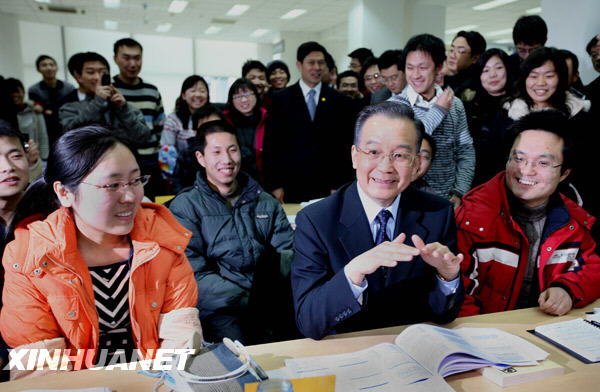 温家宝诗作《仰望星空》成北京航空航天大学校