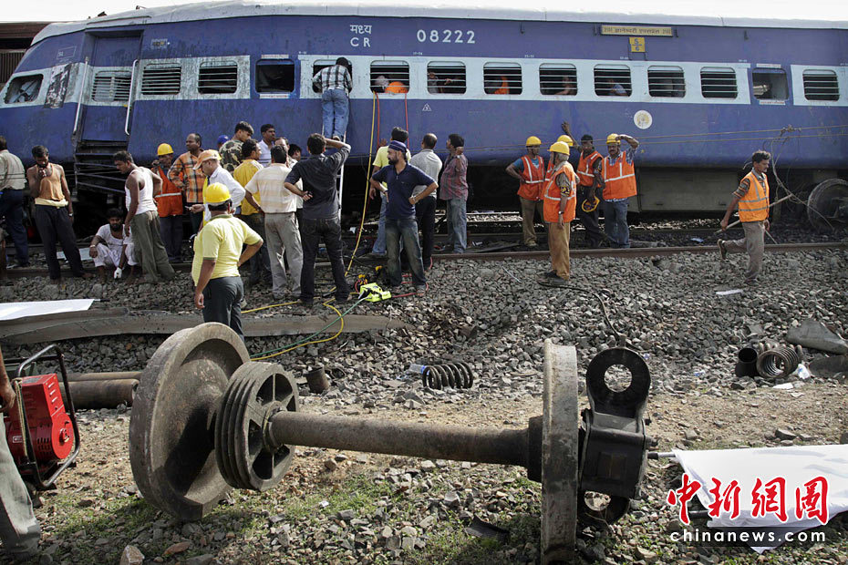 印度列车脱轨事故已造成65死200伤