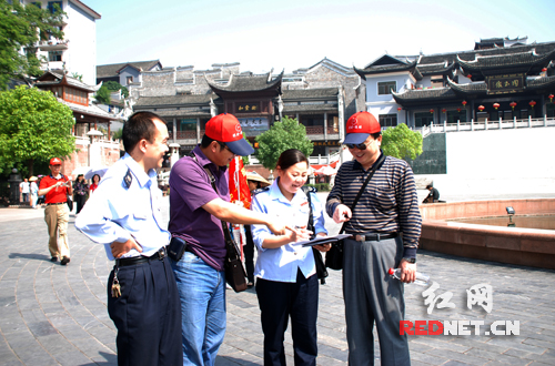 吉首地税走进企业拜纳税人为师