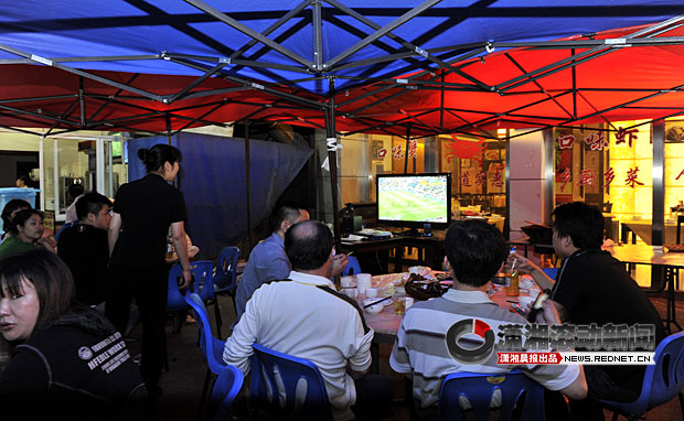 互动 世界杯看不看是问题 潇湘晨报为您支招