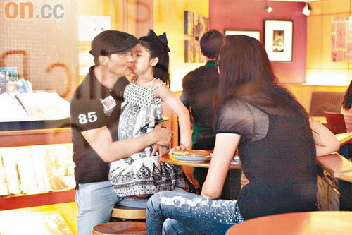 任晴佳扭抱又献吻,甜蜜到铁汉任达华都融化!