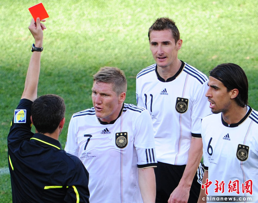 世界杯-得争议红牌又失点球 德国爆冷0-1塞尔维