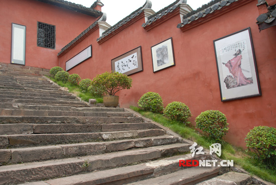 龙舟大赛前后沅陵龙兴讲寺举办书画展