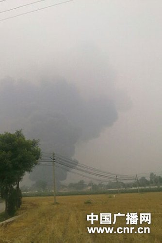 北京房山化学品仓库起火 100多辆消防车救火