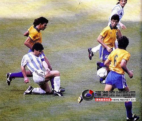 从上帝之手到世纪之吻 老马十大经典瞬间[组图