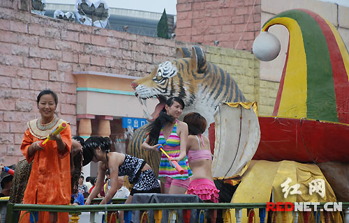 长沙世界之窗水世界又登场 躲开高温玩水去