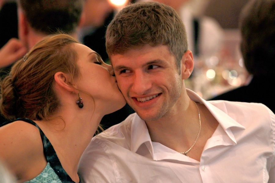 穆勒海量恩爱照曝光 爆发或因妻子旺夫(组图)