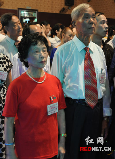 长沙市首届交谊舞大赛巅峰对决 七旬夫妻乐在