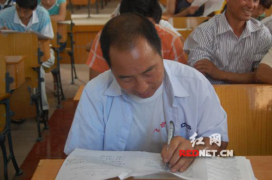 绥宁县本科函授班开学 中青年教师暑假忙充电