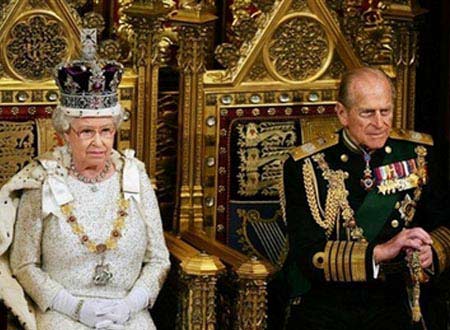 纳税人称不应承担王室开销 英时尚女王很缺钱