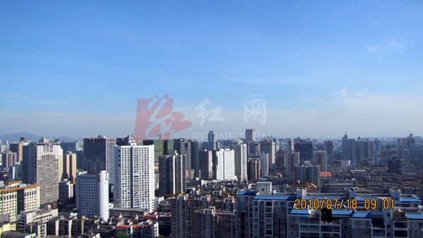 100米高空俯视晨光下的长沙城图片
