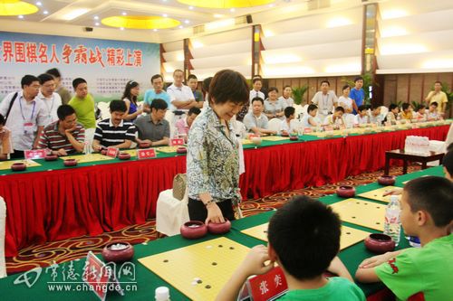 专业七段华学明围棋业余爱好者对战