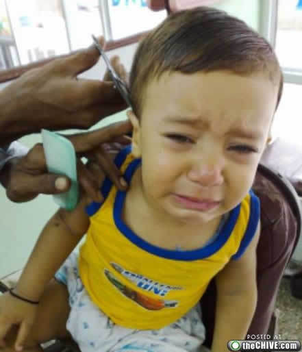 组图:痛苦童年 全世界小孩都讨厌理发