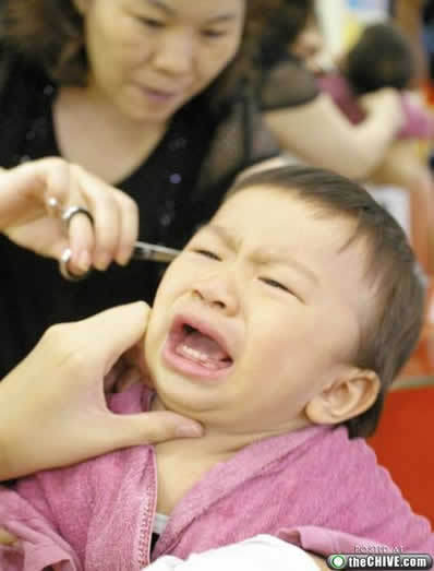 组图:痛苦童年 全世界<em>小孩</em>都讨厌理发