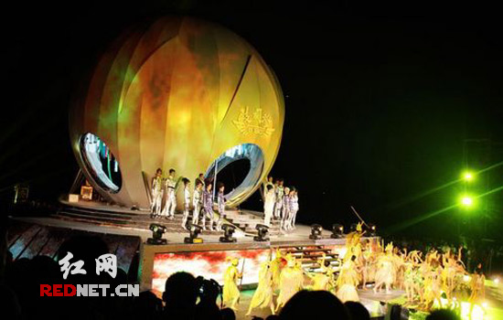 张家界举行风景时尚秀(图) - www.weike100.com - 月光下的狐仙 张家界举行风景时尚秀(图) - www.weike100.com - 月光下的狐仙