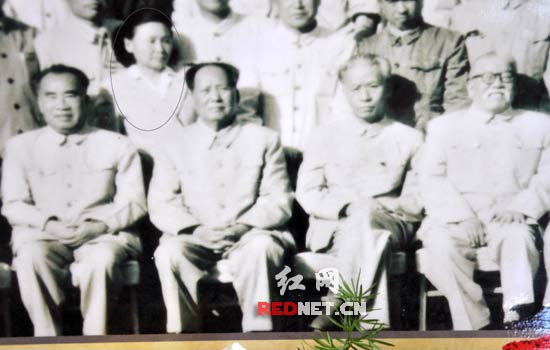 <em>谢觉哉</em>夫人王定国迎来100岁生日 五世同堂(组