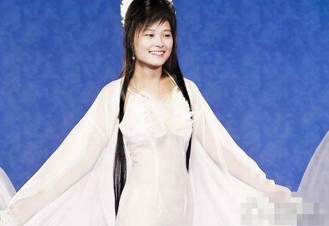 网络流传的李宇春婚纱照