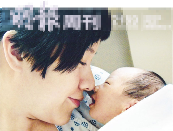 <em>林嘉欣</em>女儿<em>照片</em>曝光 老公陪生亲手剪脐带|明星
