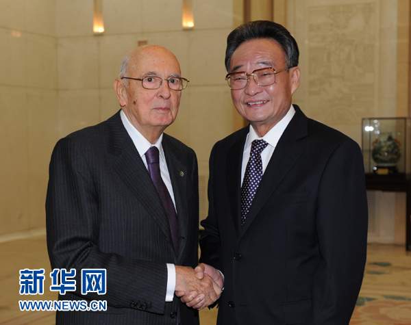 吴邦国、温家宝会见意大利总统纳波利塔诺