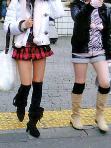 <em>日本</em>女孩小学到高中都穿学生裙