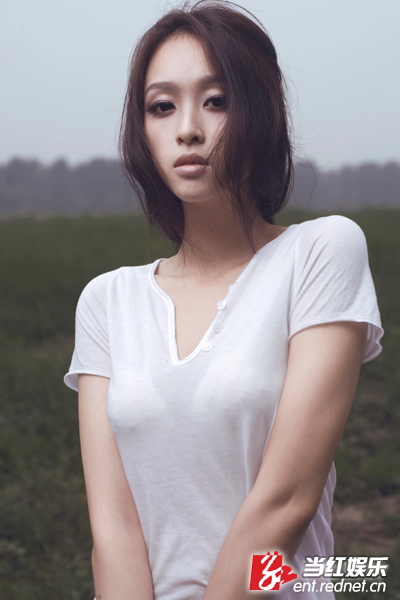 世界小姐吴翩翩凸显野性气质 尽显野艳女人味