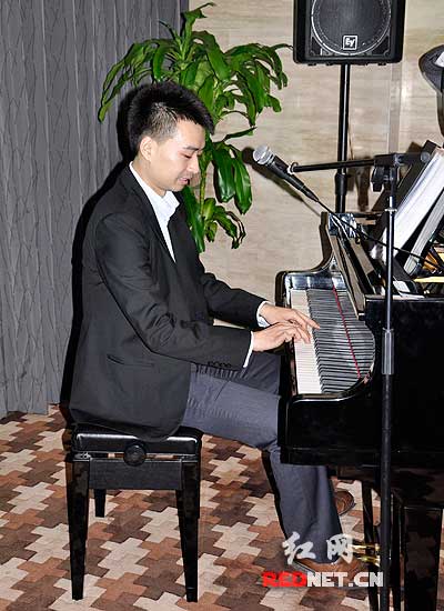光棍节<em>单身男女</em>各出招 派对<em>速配</em>光棍变双截