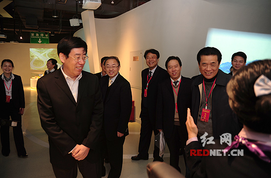 湖南副省长韩永文一行成开馆后首批客人。
