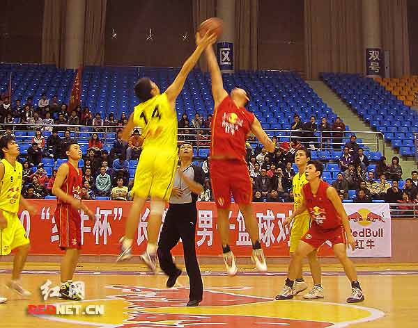 2010红牛杯长株潭男子篮球对抗赛开赛(组图