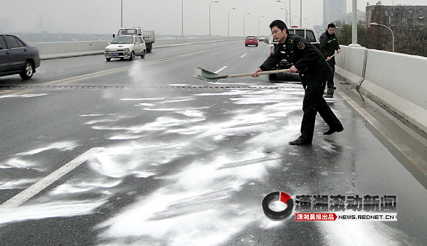 长沙启动铲冰除雪预案 随时监控道路结冰状况