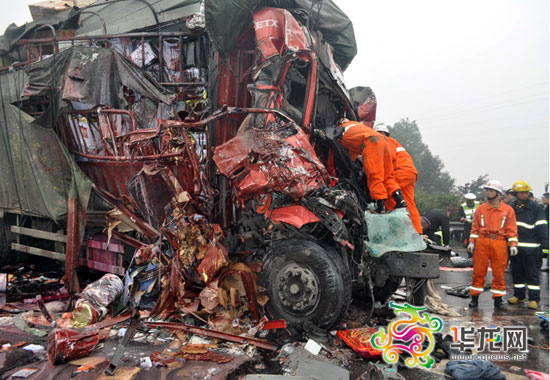 璧山消防官兵携带液压工具组