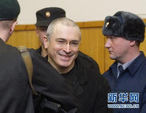 俄法院判处霍多尔科夫斯基13年半监禁
